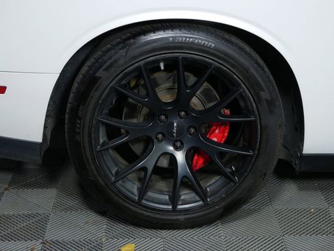 Used 2016 Dodge Challenger SRT Hellcat image 9