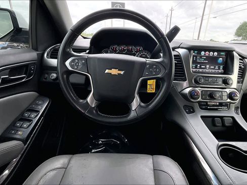 Used 2019 Chevrolet Suburban LT image 5