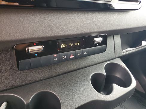 Used 2025 Mercedes-Benz Sprinter 2500 image 30