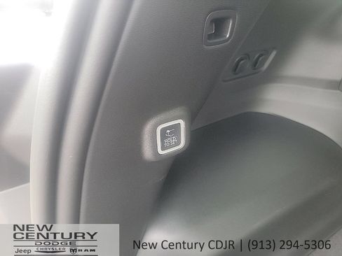 New 2026 Jeep Cherokee Limited AWD/4WD image 18