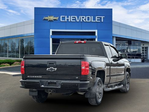Used 2018 Chevrolet Silverado 1500 LT w/ Midnight Edition image 4