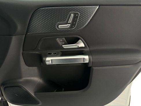 New 2026 Mercedes-Benz GLB 250 image 11