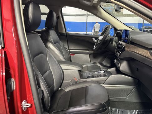 Used 2020 Ford Escape Titanium image 35