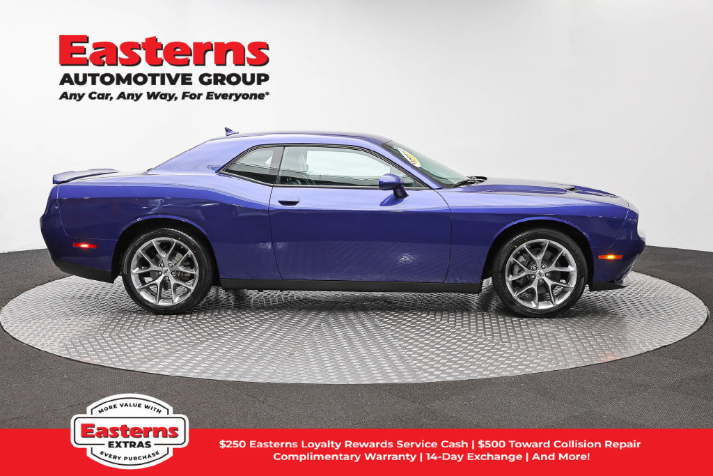 Used 2022 Dodge Challenger SXT w/ Plus Package RWD image 5