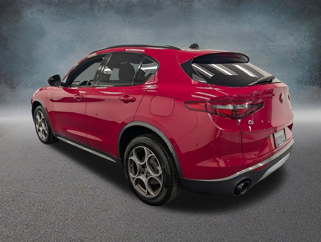 Used 2023 Alfa Romeo Stelvio Ti AWD/4WD image 6