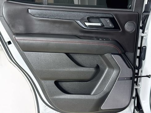 Used 2025 GMC Yukon AT4 Ultimate AWD/4WD image 23