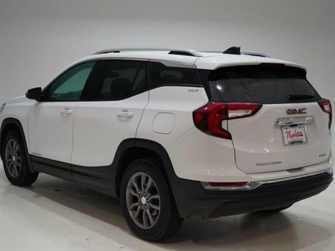 Used 2024 GMC Terrain SLT image 6