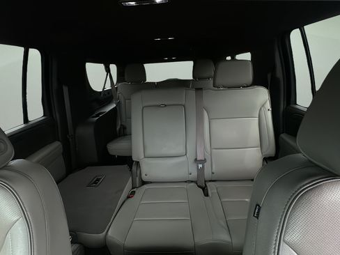 Used 2023 GMC Yukon XL SLT w/ SLT Luxury Package RWD image 19