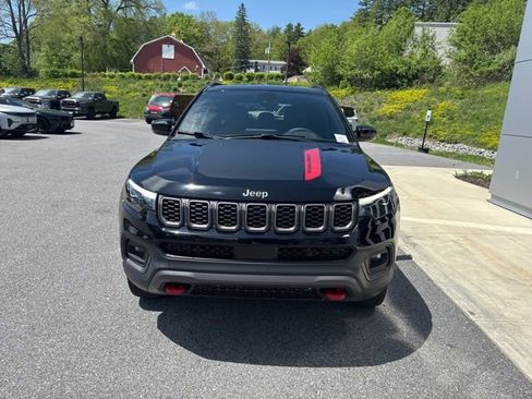 Used 2024 Jeep Compass Trailhawk w/ Trailhawk Elite Group AWD/4WD image 2