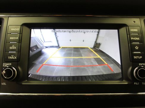 Used 2019 Kia Sedona LX image 13