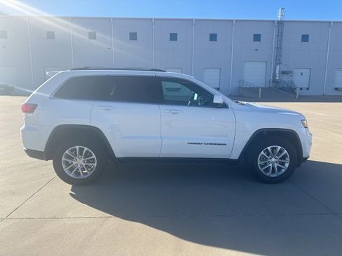 Used 2021 Jeep Grand Cherokee Laredo X image 4