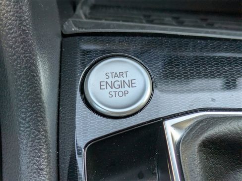 Certified 2025 Volkswagen Taos SE w/ Black Wheel Package image 42