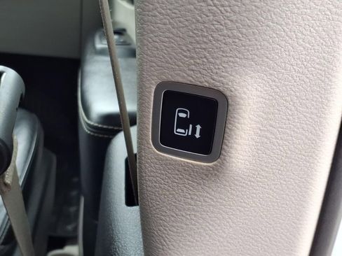 Used 2022 Chrysler Pacifica Touring-L FWD image 8