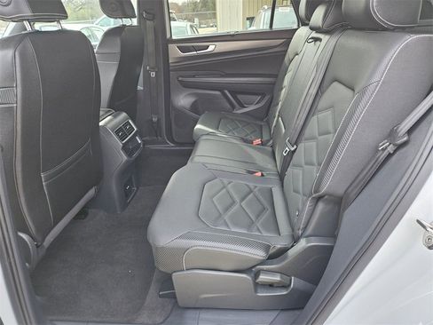 Used 2025 Volkswagen Atlas Cross Sport SE image 27