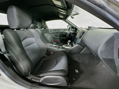 Used 2014 Nissan 370Z Coupe image 24