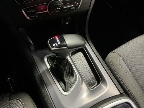 Used 2019 Dodge Charger SXT RWD image 22