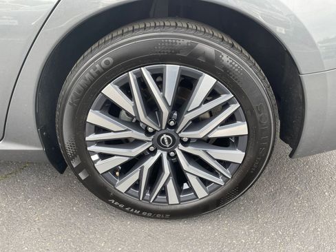 Used 2025 Nissan Altima 2.5 SV image 24