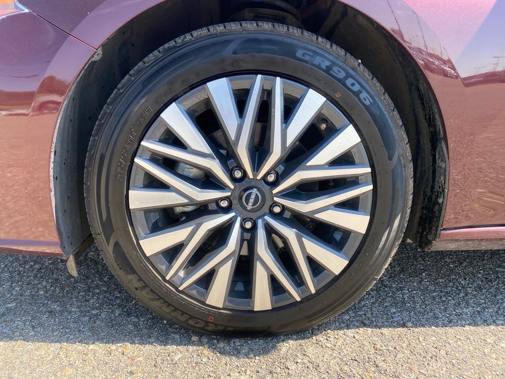 Used 2025 Nissan Altima 2.5 SV FWD image 27