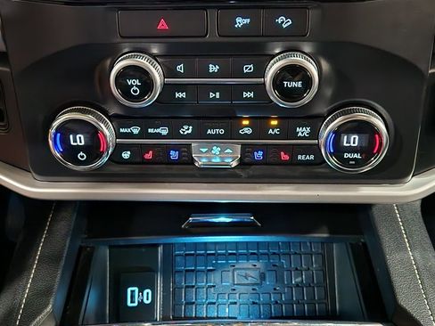 Used 2022 Ford Expedition XLT image 38