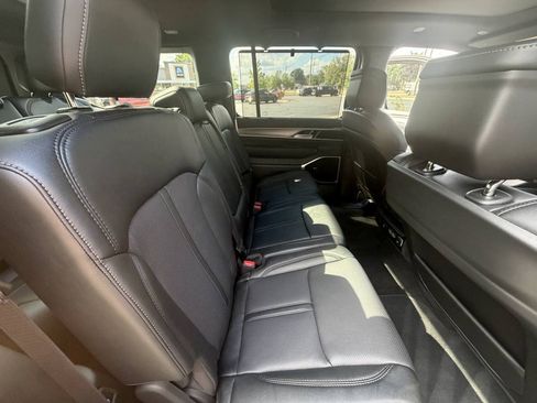 Used 2026 Jeep Grand Wagoneer Limited AWD/4WD image 14