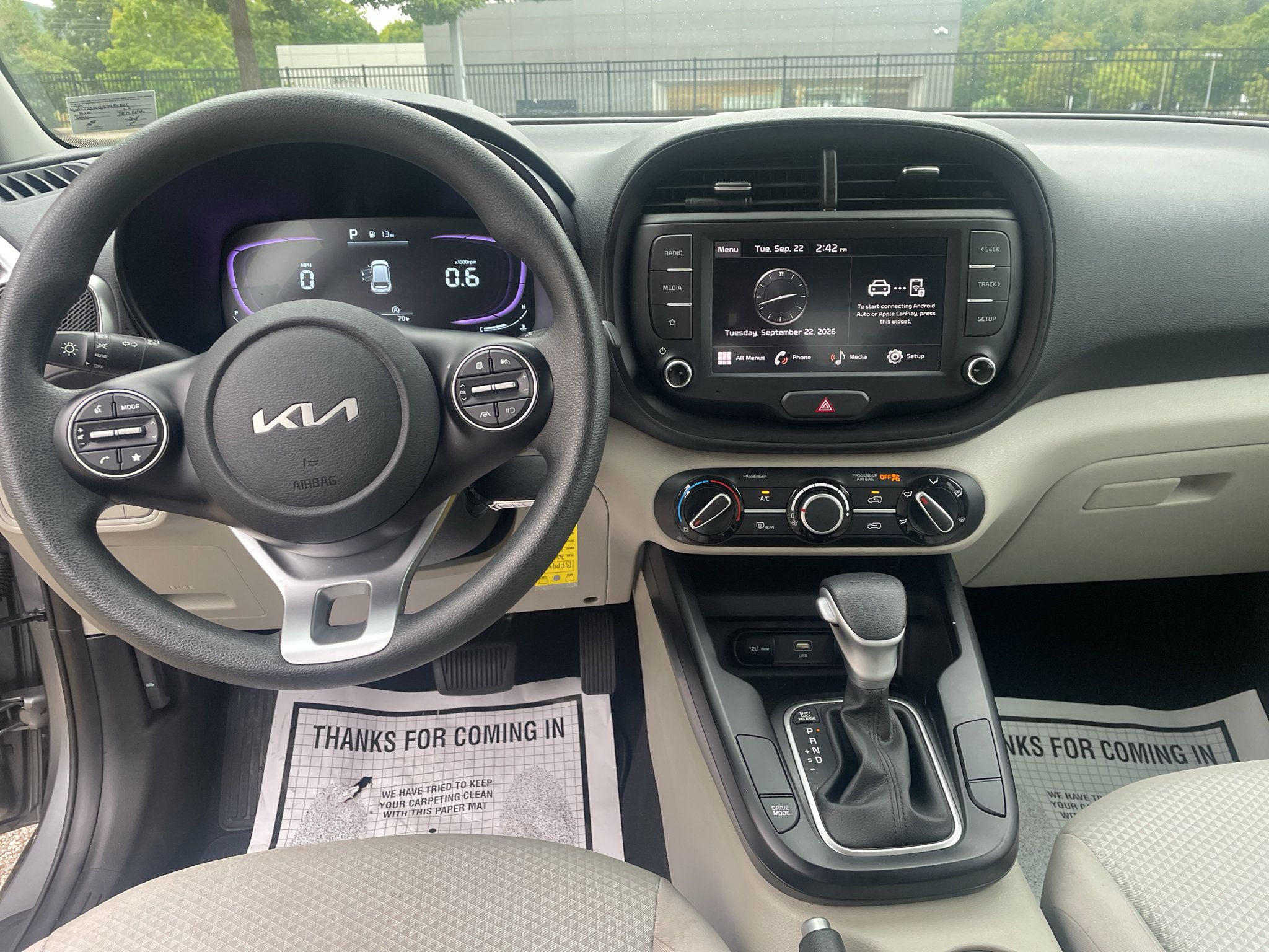 Used 2025 Kia Soul LX w/ LX Technology Package FWD image 14