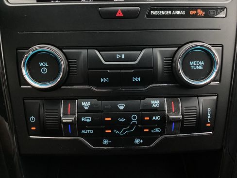 Used 2018 Ford Explorer XLT w/ Equipment Group 201A image 37