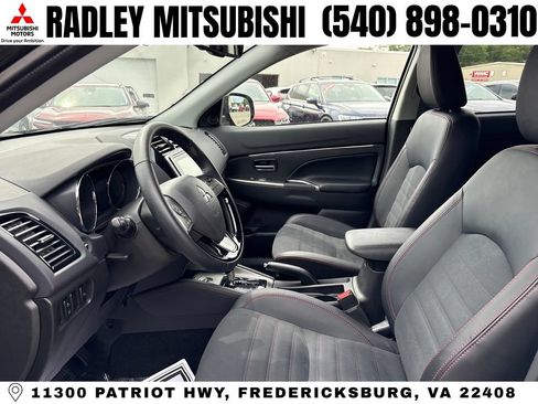 Used 2025 Mitsubishi Outlander Sport AWD image 5