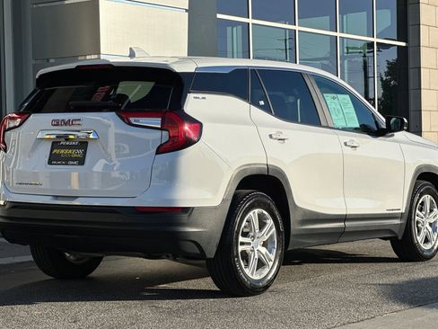 Used 2024 GMC Terrain SLE image 4