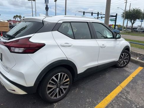 Used 2021 Nissan Kicks SV FWD image 2