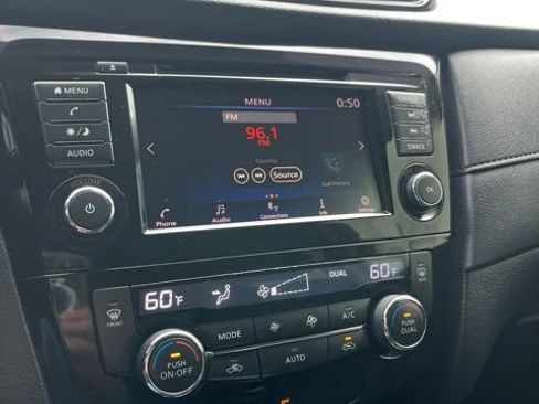 Used 2019 Nissan Rogue SV AWD/4WD image 44