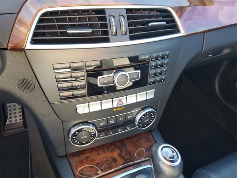 Used 2014 Mercedes-Benz C 250 Sedan image 33