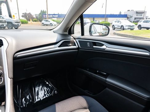 Used 2016 Ford Fusion SE FWD image 11