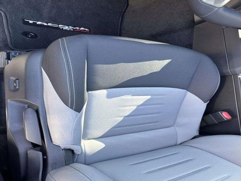 Certified 2025 Toyota Tacoma TRD Off-Road image 9