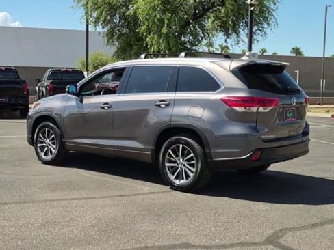 Used 2018 Toyota Highlander XLE FWD image 6