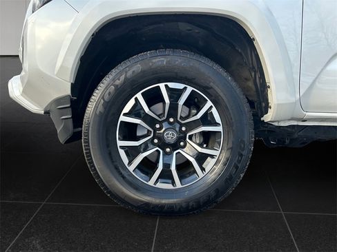 Used 2023 Toyota Tacoma TRD Sport w/ Technology Package image 9