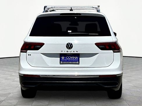 Used 2022 Volkswagen Tiguan SE w/ Panoramic Sunroof Package FWD image 5