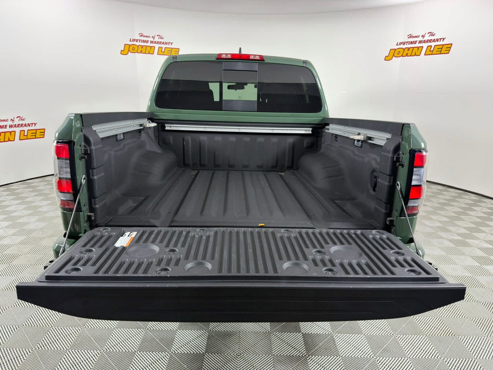 Certified 2025 Nissan Frontier PRO-4X w/ Pro Convenience Package AWD/4WD image 5
