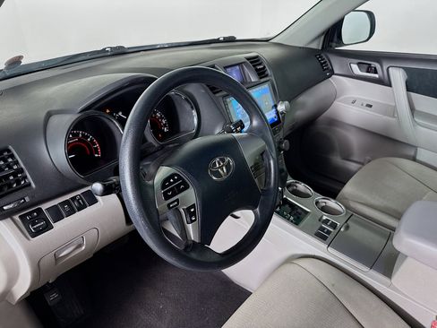 Used 2012 Toyota Highlander Base image 8