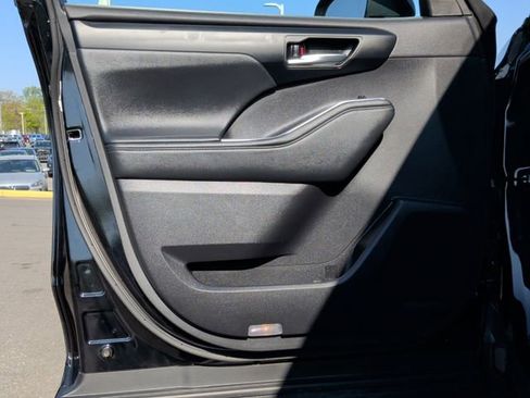 Certified 2025 Toyota Highlander XLE image 10