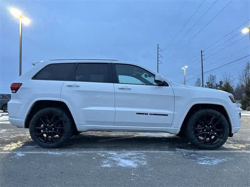 Used 2020 Jeep Grand Cherokee Altitude image 3
