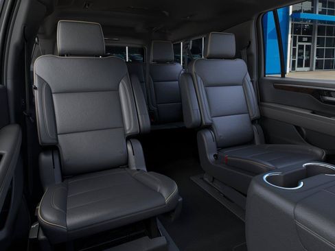 New 2026 Chevrolet Suburban Premier w/ Sun And Tow Package AWD/4WD image 17