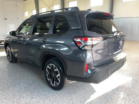 Used 2025 Subaru Forester Premium image 18