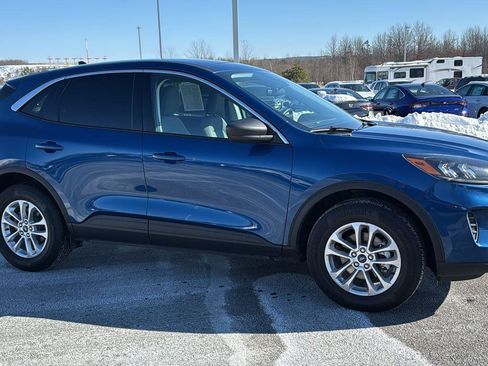 Used 2022 Ford Escape SE image 3