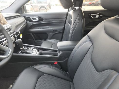 New 2026 Jeep Compass Latitude image 10