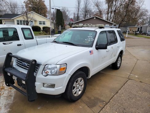 Used 2009 Ford Explorer XLT image 2