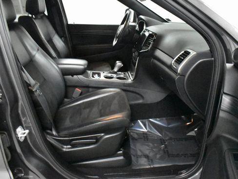 Used 2019 Jeep Grand Cherokee Altitude image 14