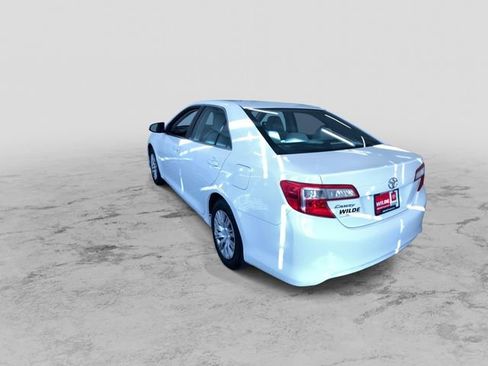 Used 2014 Toyota Camry LE image 8
