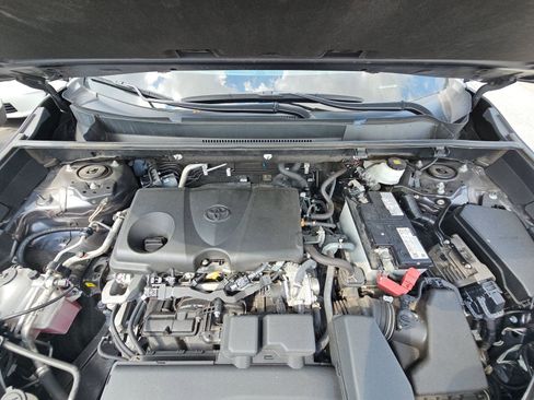 Used 2022 Toyota RAV4 XLE AWD/4WD image 13