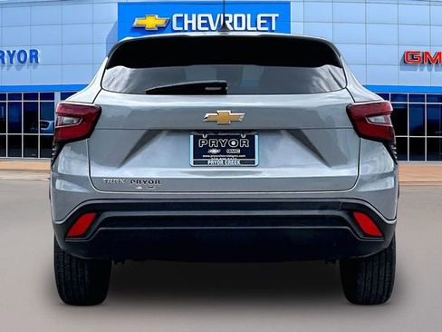 Used 2024 Chevrolet Trax LS w/ Driver Confidence Package FWD image 6