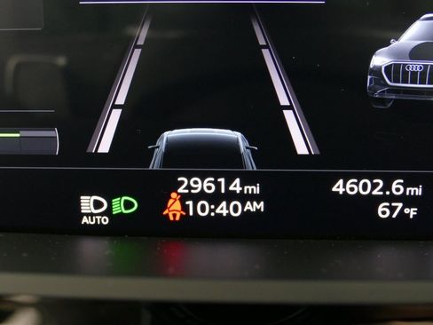 Used 2023 Audi e-tron Premium Plus image 17